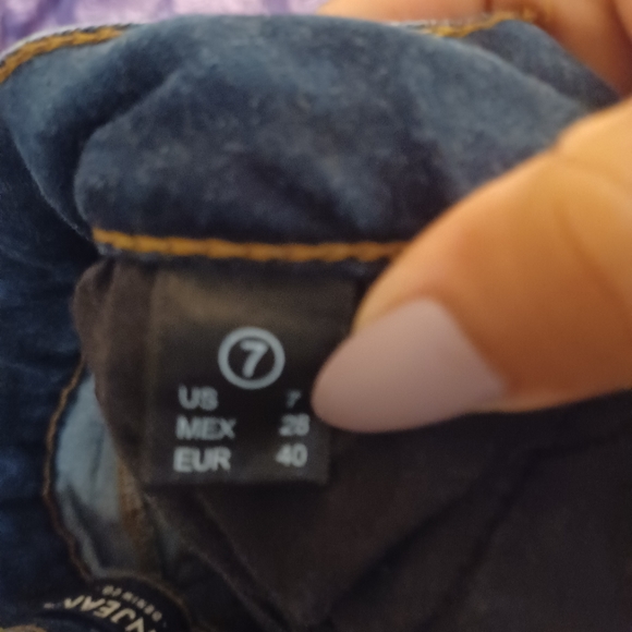 Jeans - Picture 2 of 3